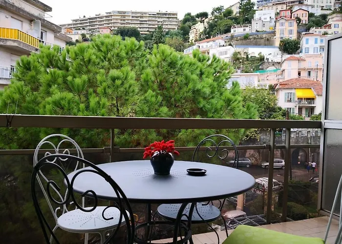 Colline Avec Parking Prive *